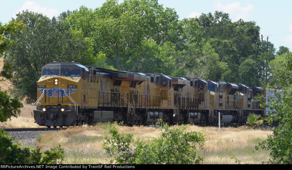 UP 6616 Leads the MPDRVB 17